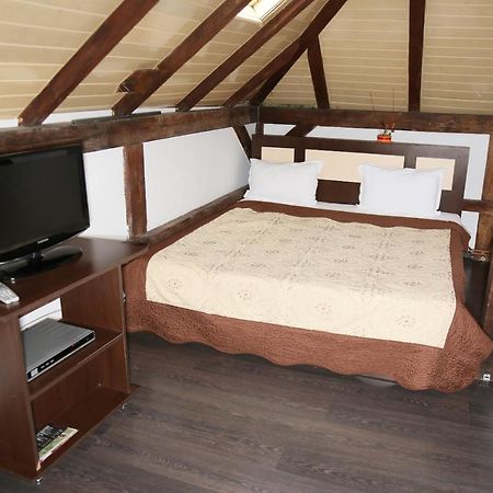 Hotel Zara Roman Bagian luar foto