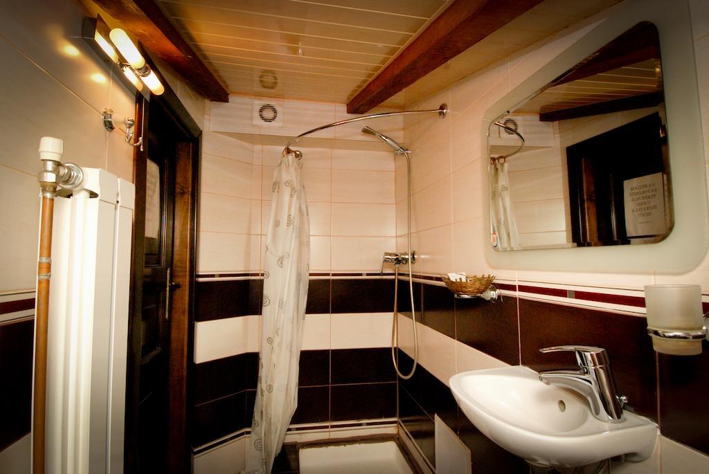 Hotel Zara Roman Ruang foto
