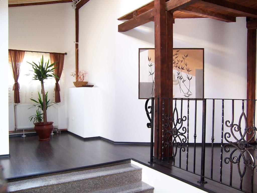 Hotel Zara Roman Bagian luar foto
