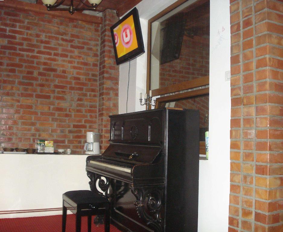 Hotel Zara Roman Bagian luar foto