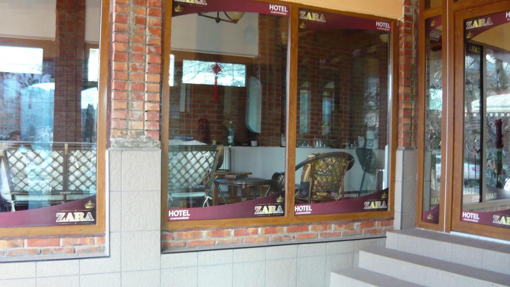 Hotel Zara Roman Bagian luar foto