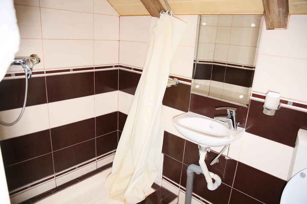 Hotel Zara Roman Bagian luar foto