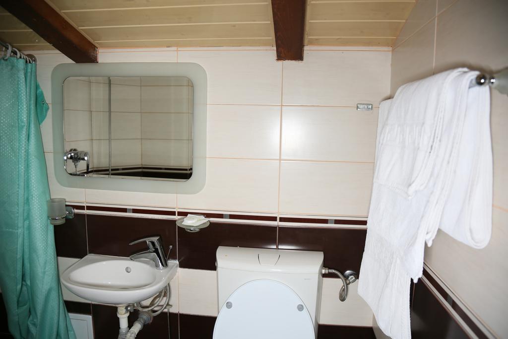 Hotel Zara Roman Bagian luar foto