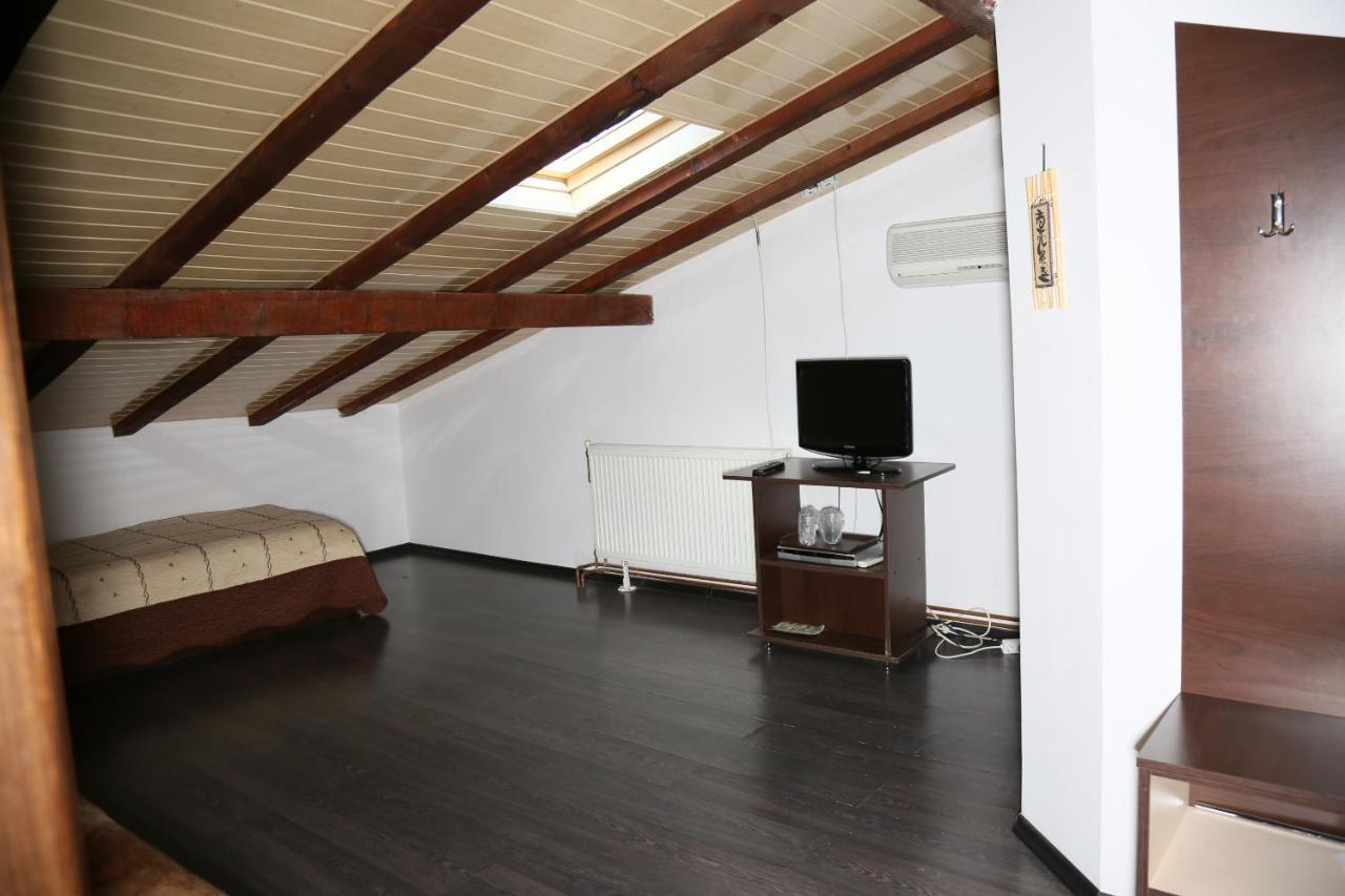 Hotel Zara Roman Bagian luar foto